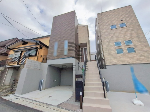 【外観】 | 練馬区大泉町２丁目　新築戸建て　A号棟 | シンプルで落ち着いたデザインが街並みに自然と調和する外観