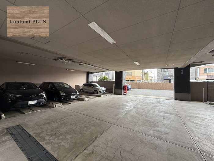 アンビエント鴻池新田の駐車場