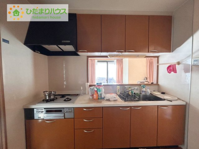 日立市東金沢町5丁目　中古戸建のキッチン|料理をしながらでも、ご家族との会話を楽しめる対面式キッチン♪