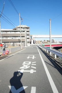 【前面道路含む現地写真】