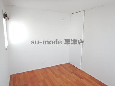 【寝室】 | 坊袋戸建 | 広くて明るい寝室