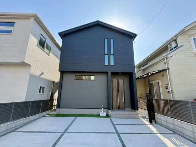 高知市鴨部2棟　1号棟の外観|並列駐車しやすい、ゆとりある駐車スペース