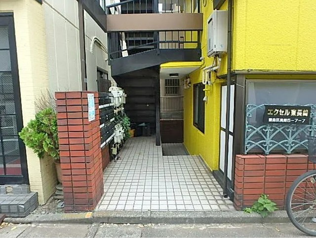 エクセル東長崎のエントランス