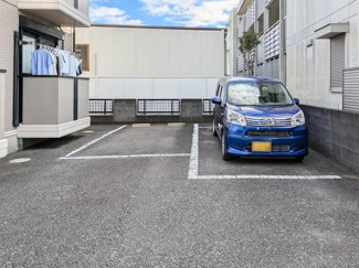 【駐車場】