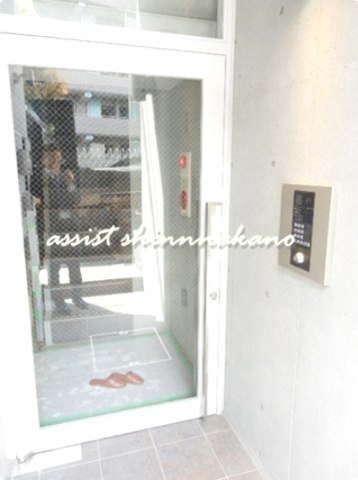 エクサム西新宿のエントランス