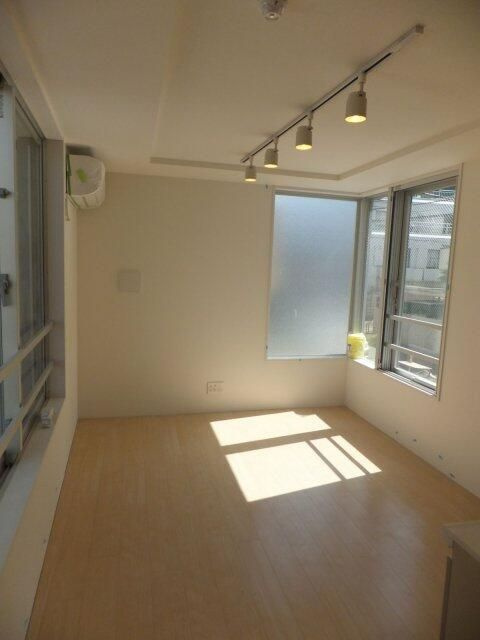 エクサム西新宿の居間・リビング|LINEでのお問い合わせもお待ちしております♪