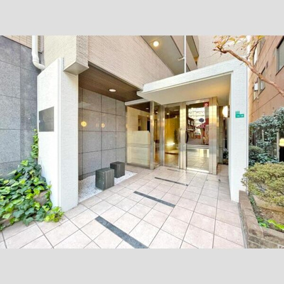 【エントランス】 | LUMINOUS新大阪 | 落ち着いたエントランスです