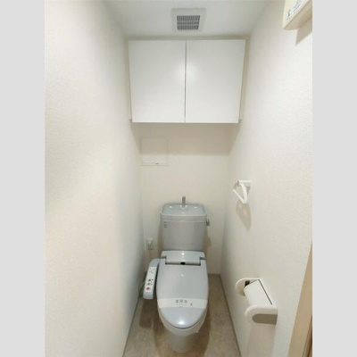 【トイレ】 | LUMINOUS新大阪 | 落ち着いた色調のトイレです