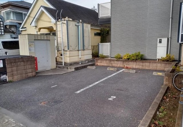 レオパレス第一吉兵衛ハウスの駐車場