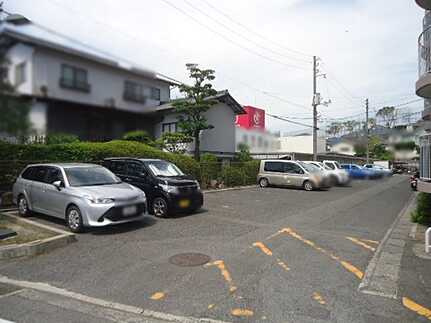 エメラルドマンション府中の駐車場