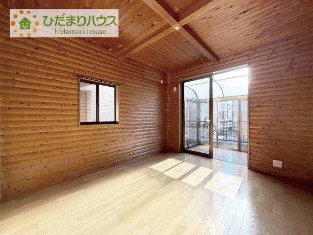 【居間・リビング】 | 我孫子市古戸　中古戸建 | リビングの窓からはあたたかな日差しが差し込みます(*'▽')