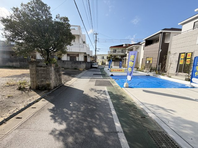 沖縄市知花（全3棟）ラストC号棟の前面道路含む現地写真|※南側公道4m♪