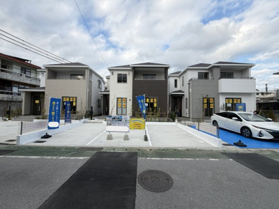 【外観】 | 沖縄市知花（全3棟）C号棟 | C号棟　並列駐車3台完備♪