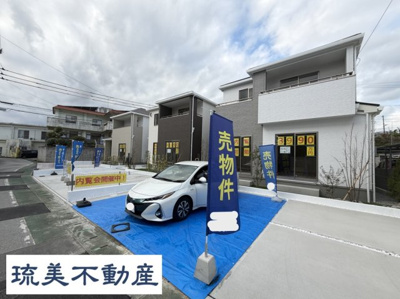 【外観】 | 沖縄市知花（全3棟）C号棟 | C号棟　並列駐車3台完備♪