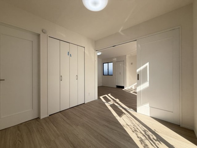 【洋室】 | 沖縄市知花（全3棟）C号棟 | C号棟　1階洋室4.5帖＋CL付き♪