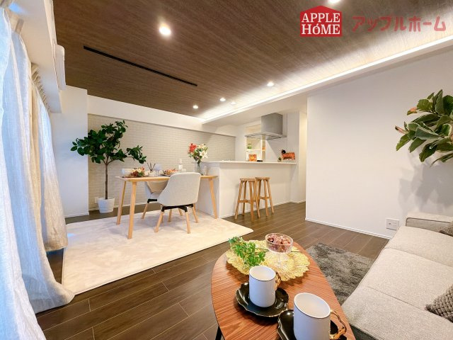 日商岩井北浦和マンションA棟の居間・リビング