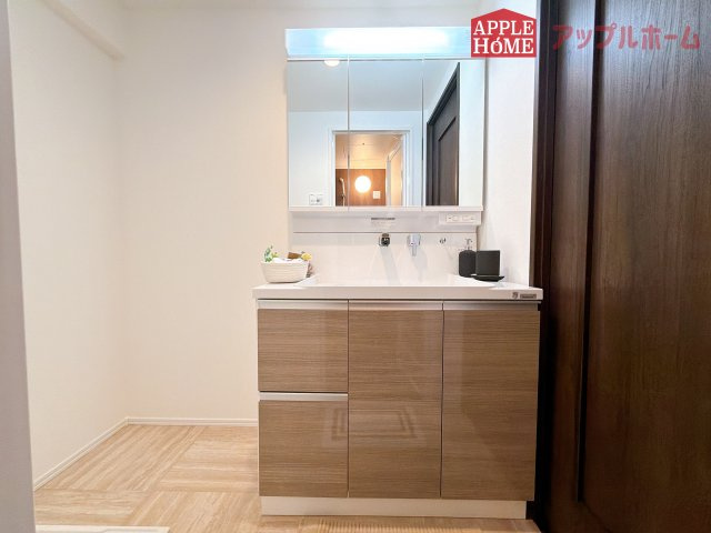 日商岩井北浦和マンションA棟の独立洗面台