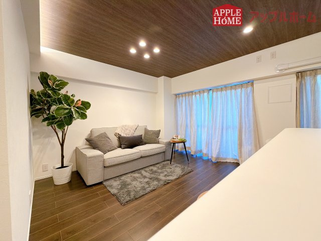 日商岩井北浦和マンションA棟の居間・リビング