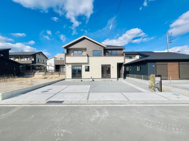 高崎市箕郷町上芝の外観|間口も広く駐車も楽々♪