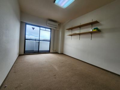 パラドール西院パートⅠの居間・リビング|洋室