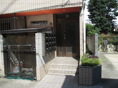 【エントランス】 | マンションのぞみ | 落ちついた外観にマッチしたエントランスです