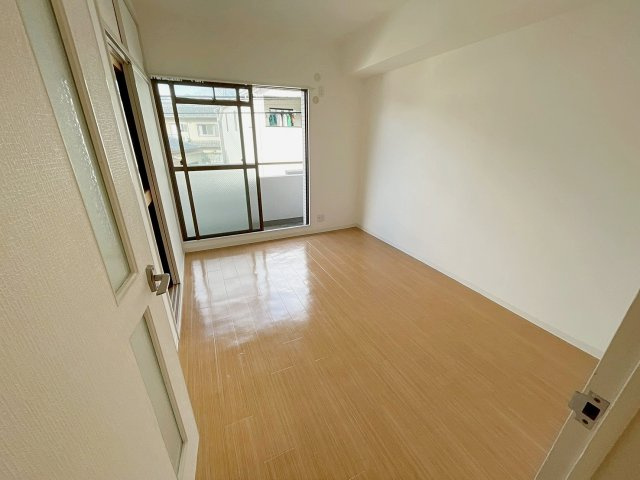 福山ハイツの洋室