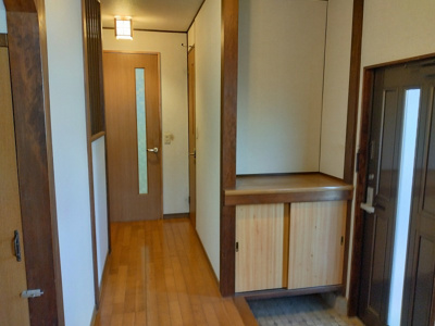 【玄関】 | 岡谷市上ノ原　中古住宅⑤ | 玄関