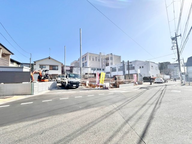 練馬区関町北4丁目　新築戸建　全3棟の前面道路含む現地写真|2026.01.26撮影

現地ご見学希望・資料請求などお気軽にお問い合わせ下さい！
03-5990-5201