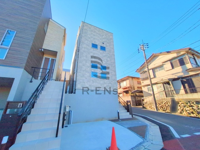 【外観】 | 練馬区大泉町２丁目　新築戸建て　B号棟 | 上質な色合いとデザインで、飽きのこない佇まい