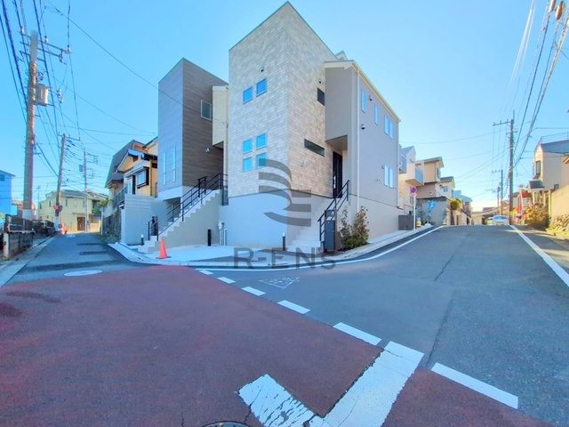 【前面道路含む現地写真】 | 練馬区大泉町２丁目　新築戸建て　B号棟 | 見通しもよく落ち着いた住宅街でゆったり過ごせる住環境です