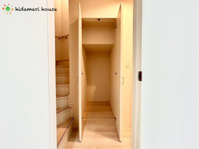 北本市下石戸下5期　新築戸建　グラファーレ03の収納|階段下収納