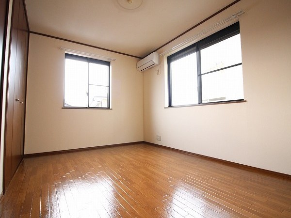 ヘーベルヒルズ西向日の洋室