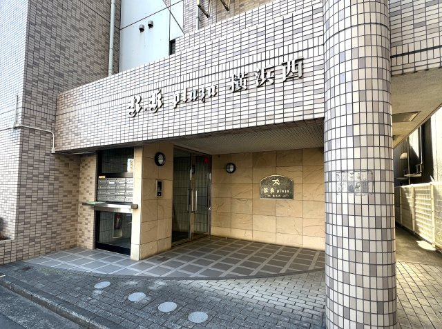 ルーバルで・テント張って・キャンプ気分！でも、火気厳禁！【リフォーム／アール・ケープラザ横浜西】のエントランス|建物の内部です