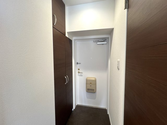 ルーバルで・テント張って・キャンプ気分！でも、火気厳禁！【リフォーム／アール・ケープラザ横浜西】の玄関|玄関です