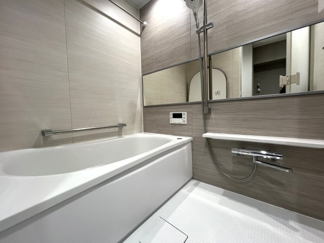 ルーバルで・テント張って・キャンプ気分！でも、火気厳禁！【リフォーム／アール・ケープラザ横浜西】の浴室|お風呂です