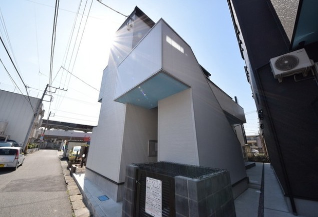 松戸市新松戸１丁目のアパートの外観