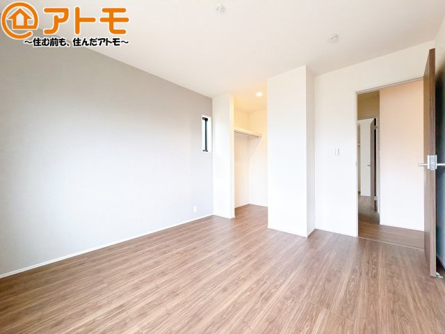 【寝室】 | 清水区三保7期　新築戸建　1号棟 | アクセントクロスが印象的なお部屋です。お気に入りの家具に囲まれてゆったり過ごしたいですね♪