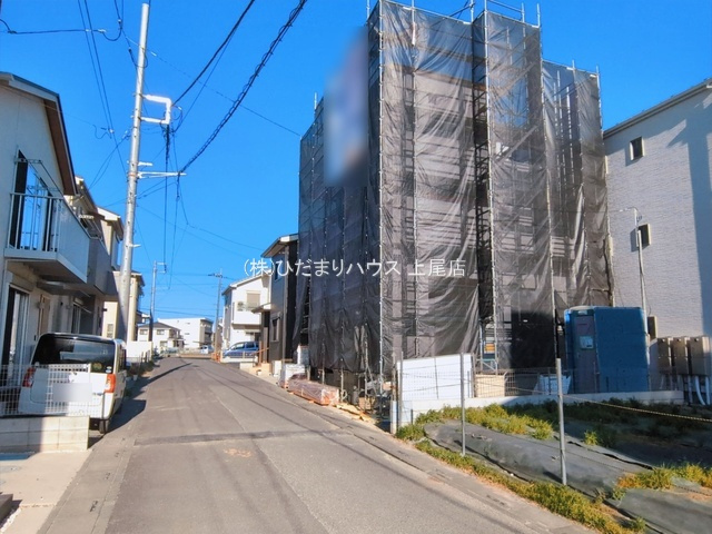 西区指扇20期　新築戸建　グラファーレ01の前面道路含む現地写真
