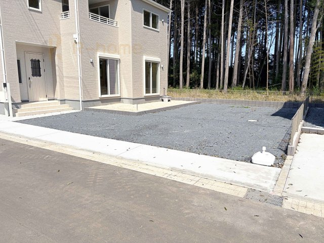 かすみがうら市下稲吉2期　新築戸建て　2号棟の駐車場|4台駐車できるカースペース！