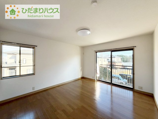 【寝室】 | 下妻市下妻丙　中古戸建 | バルコニーに面している洋室は、主寝室にどうぞ(^^)/