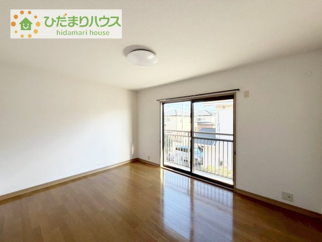 【洋室】 | 下妻市下妻丙　中古戸建 | バルコニーに面した明るい洋室☆彡