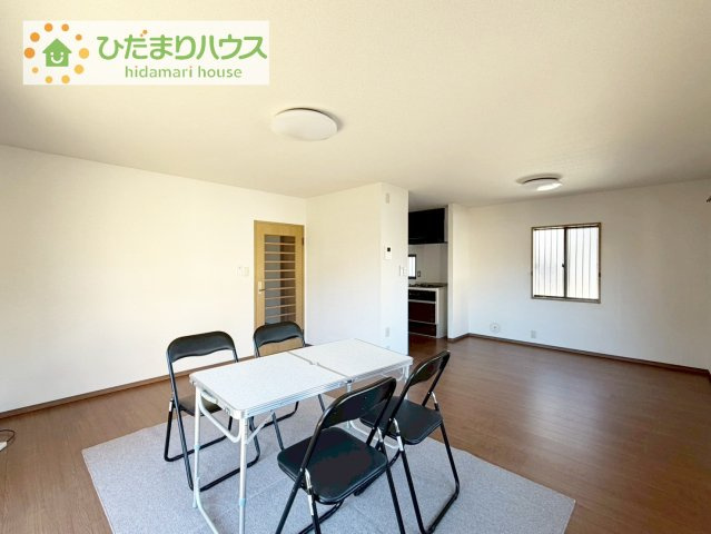 【居間・リビング】 | 下妻市下妻丙　中古戸建 | 早くお仕事終わらせて、家に帰りたくなるようなリビングです(^^♪