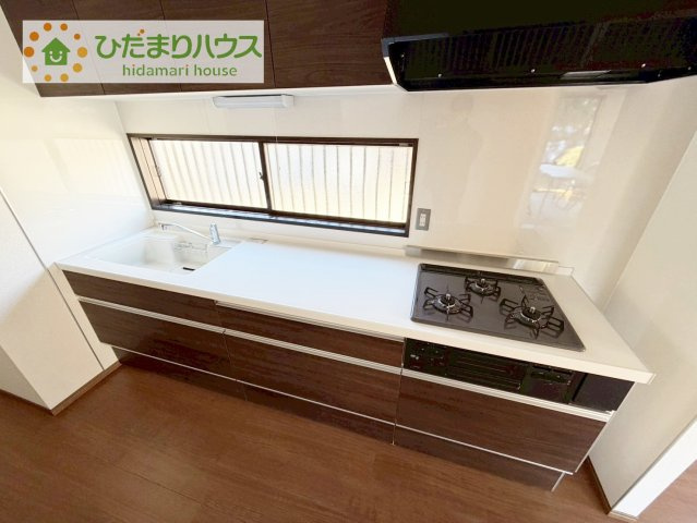 【キッチン】 | 下妻市下妻丙　中古戸建 | 3口コンロと収納豊富なキッチンで、ママの毎日のお料理もはかどります☆