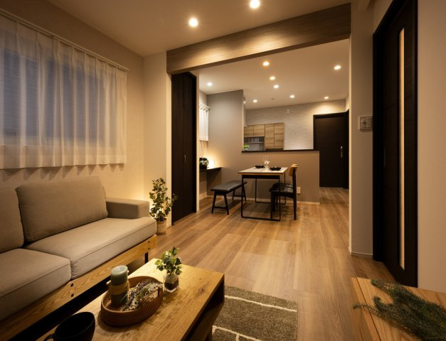 清水区八坂西町　戸建　2号棟の居間・リビング