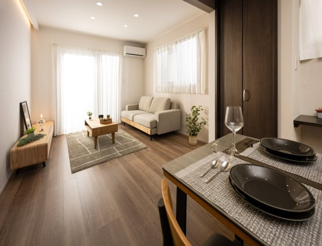 清水区八坂西町　戸建　2号棟の居間・リビング