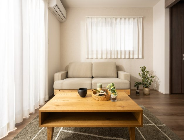 清水区八坂西町　戸建　2号棟の居間・リビング