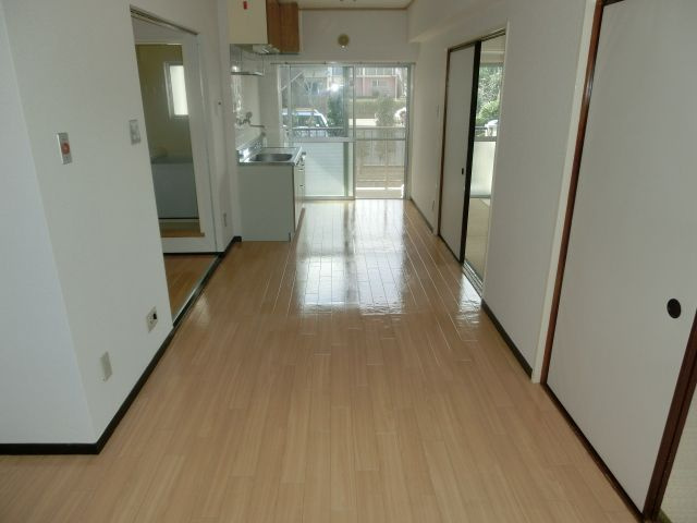 【居間・リビング】 | 吉田ハイツ | ゆったりＬＤＫ8.5帖。 （※参考写真）