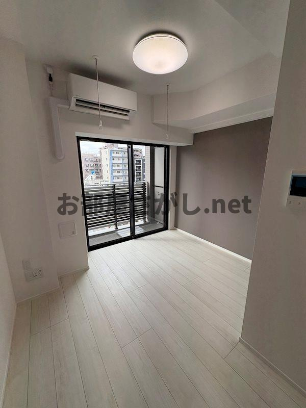 ＬＵＭＥＥＤ横濱末吉町の居間・リビング