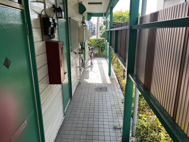 松南ハイツのエントランス