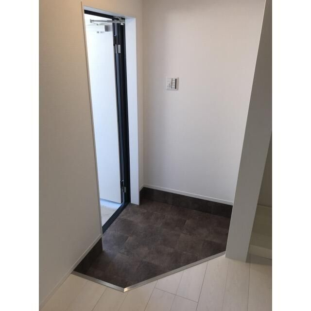 サンレイ市ヶ谷の玄関